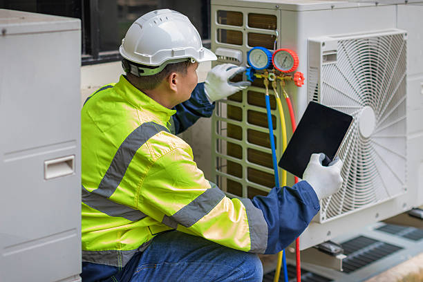 Professional Hvac technician working in Congerville, IL